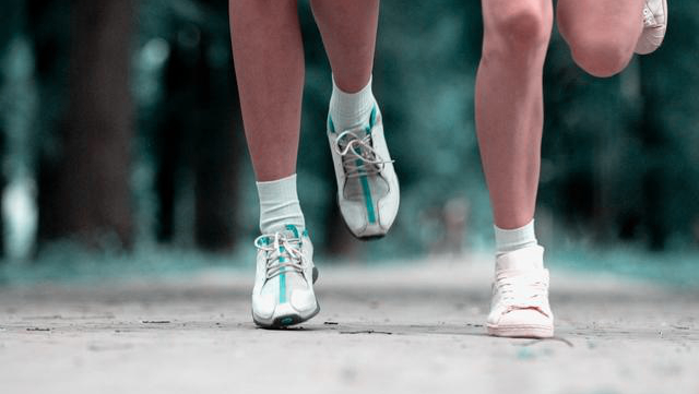 跑步膝盖内侧疼痛吃什么药,跑步膝盖痛的最快治疗方法