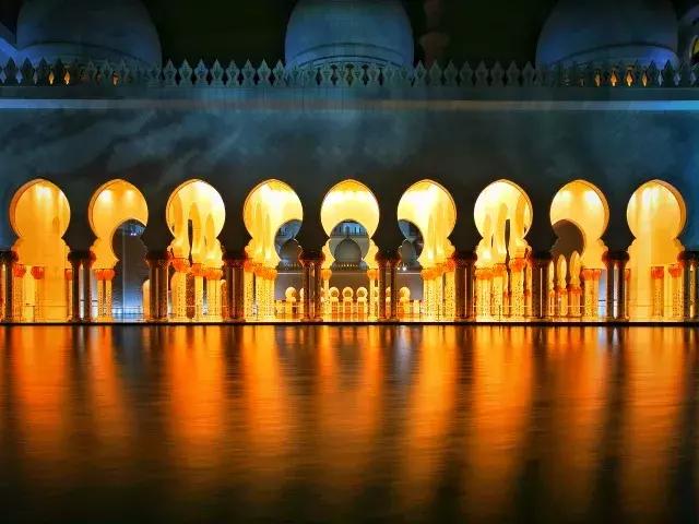 他放弃令人艳羡的工作，用摄影支持旅行梦想