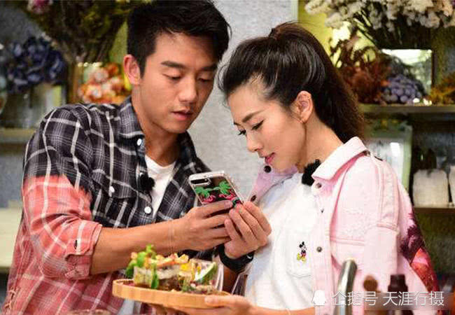 郑恺这是要有新恋情的节奏？和她互动的小细节中都透着暧昧