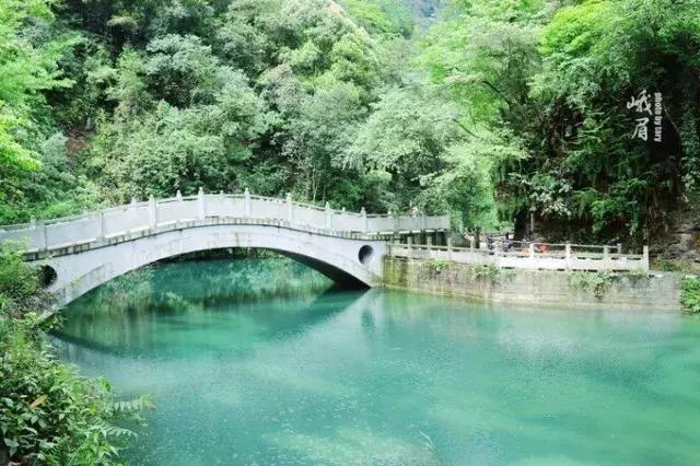 带着女生去峨眉山,带着女友穷游