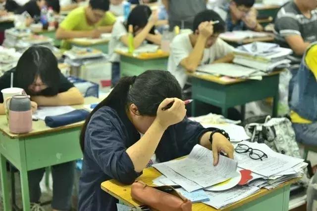 内江翔龙中学高考图片,内江翔龙中学高考现场