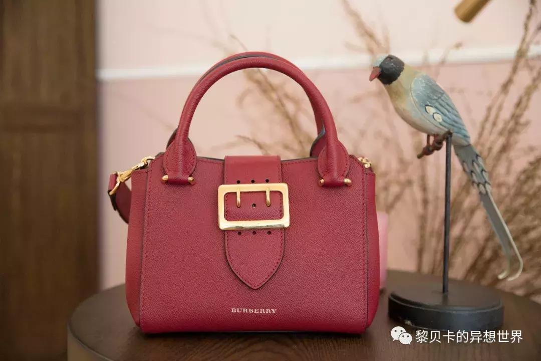 她们买了不少包，但天天背的还是这几个