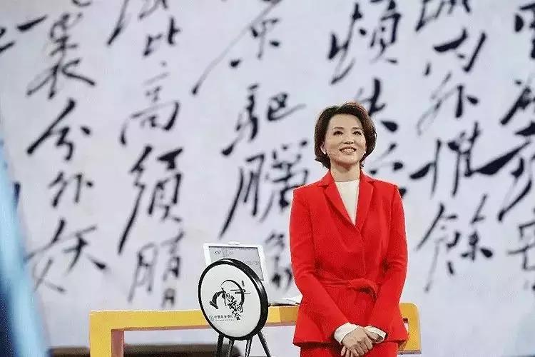 董卿回归的视频,董卿重回舞台