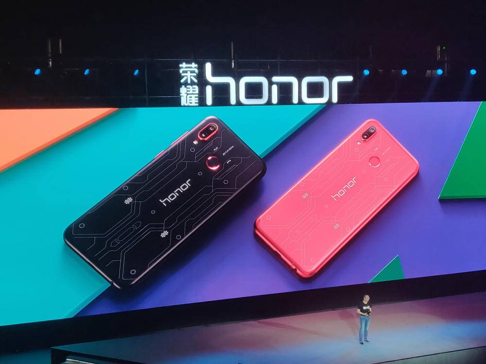 荣耀play开箱及上手体验,荣耀play6tpro全网8256g钛空银