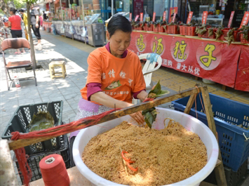 萌哭熊猫,萌哭2017新生大熊猫宝宝齐亮