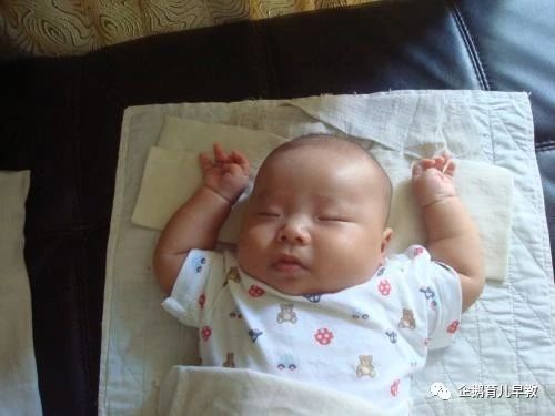 哄睡小宝宝的办法,哄睡宝宝不哭闹的小妙招