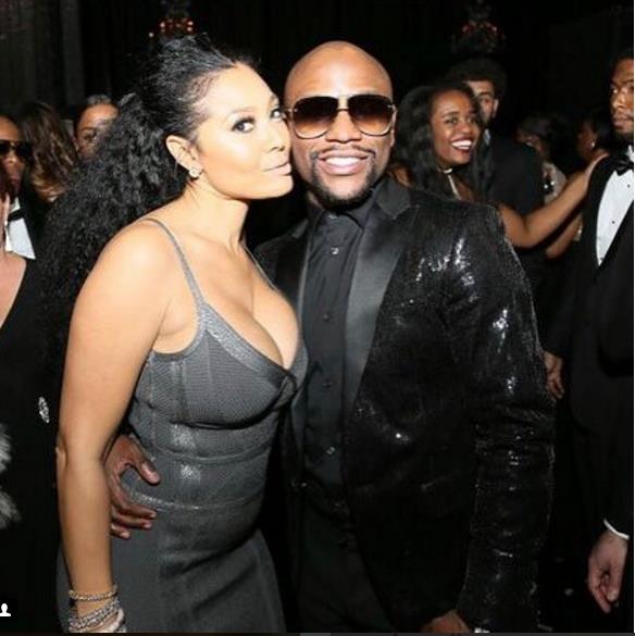 仅仅名包就价值百万，梅威瑟为这位性感女友真是下了血本