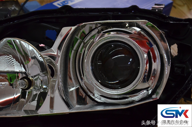 卡罗拉车主换了LED灯，对着墙看很开心，结果到了晚上就哭了