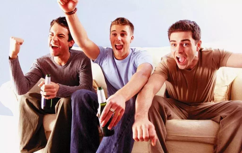 熬夜看球赛，葡萄酒amp;零食搭配的吃喝指南