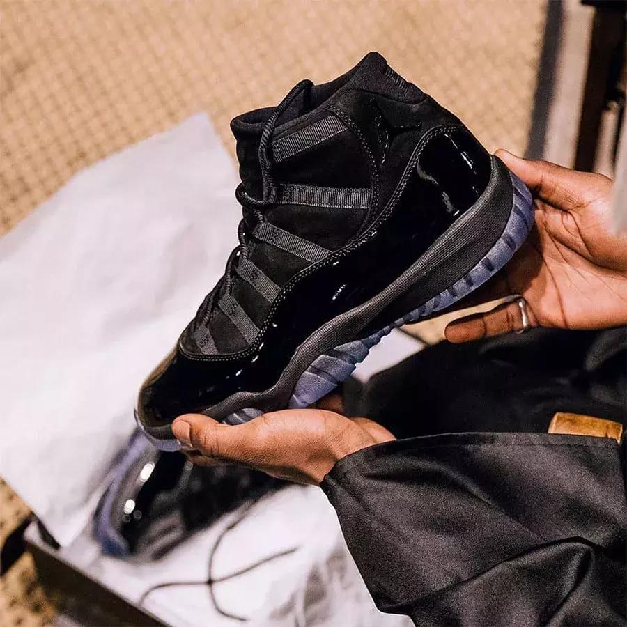 上个月发售的19双人气球鞋中，哪些的价格还没起飞？