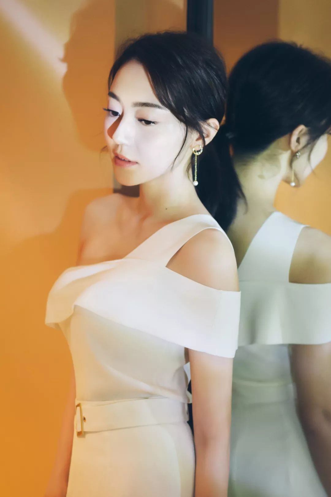 香娜露儿代言人黄梦莹优雅亮相“柯蓝环球精英盛典”