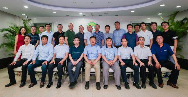 “让足球人多起来，人民足球联盟建立”十余足球“大佬”齐聚足协