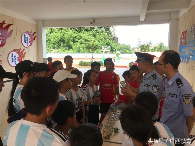 桂林：玩转足球七星区大手拉小手参与禁毒
