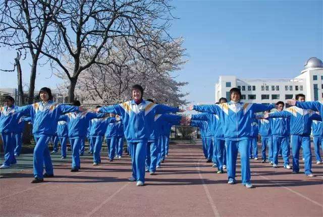 阿玛尼校服日本,中日学生的差别