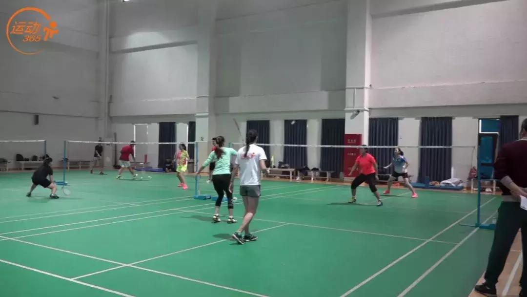 鏅ㄦ氮鑱婄窘姣涚悆鍙屾墦,鏅ㄦ氮鑱婄窘姣涚悆