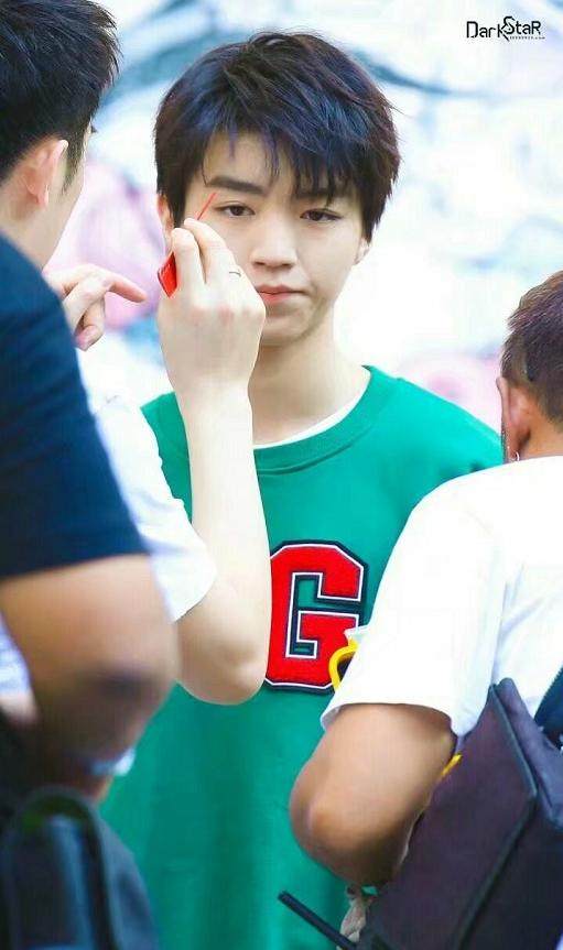 易烊千玺张艺兴素颜,易烊千玺张艺兴颜值