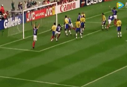 他用500小时「绣」出了一场世界杯