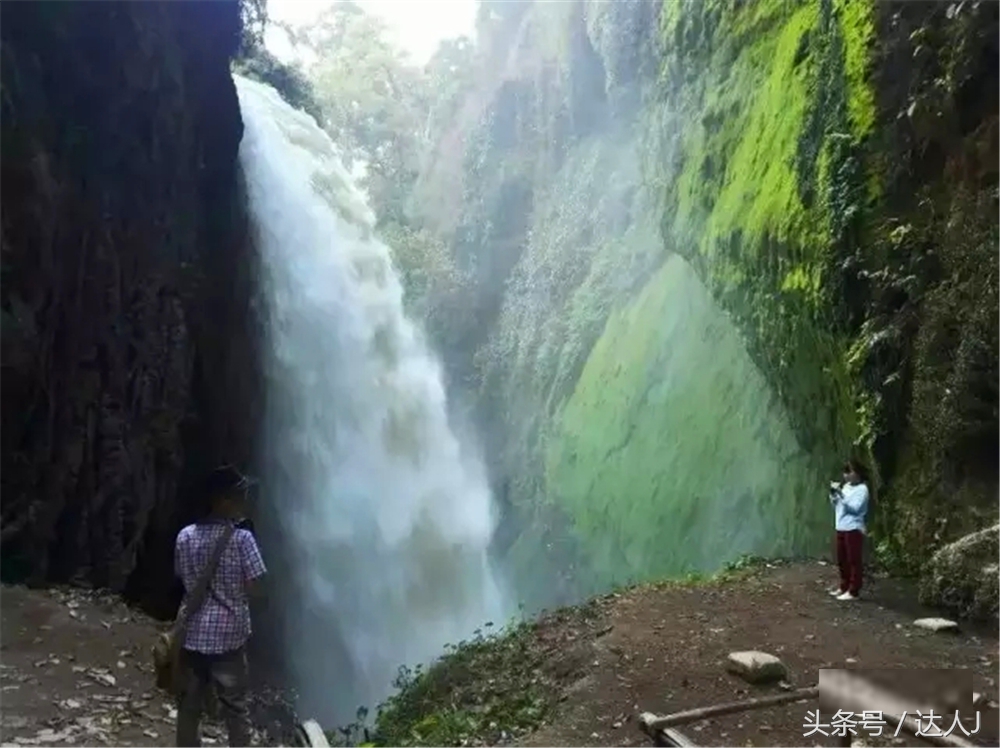 布罗莫火山要走多远,布罗莫是活火山吗