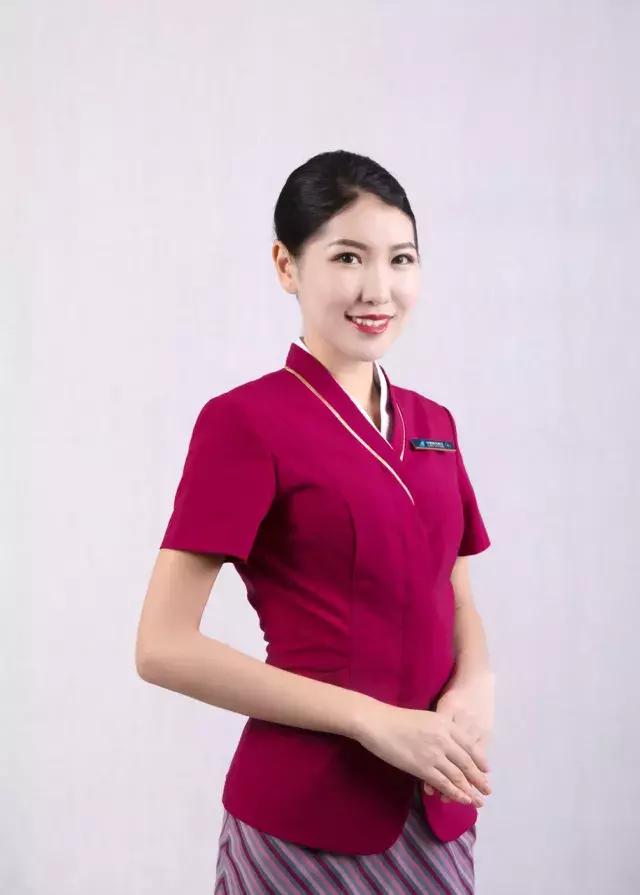 这些空姐都是正宗女球迷