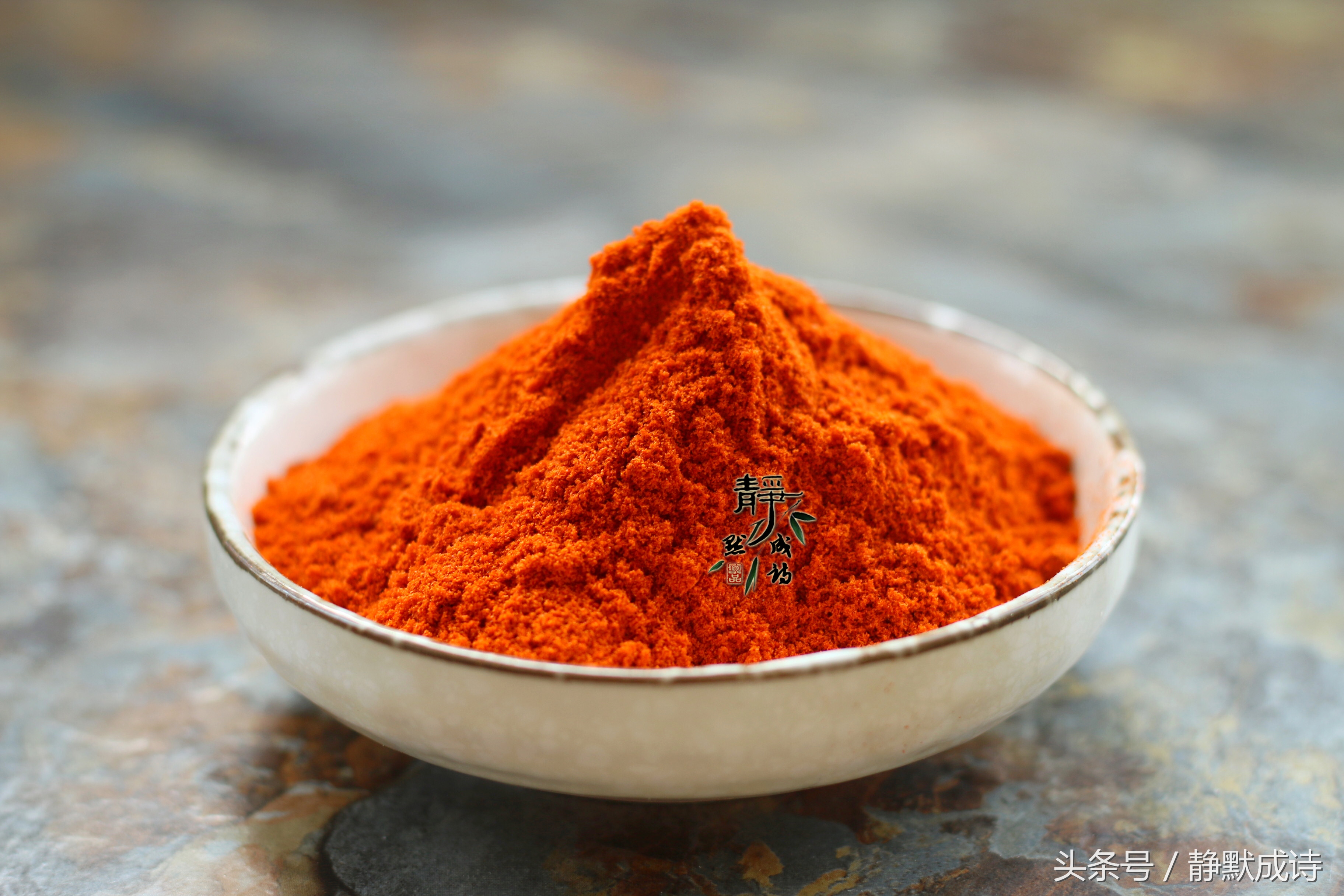 不辣的红油怎么做才香又红,怎么做不辣的红油