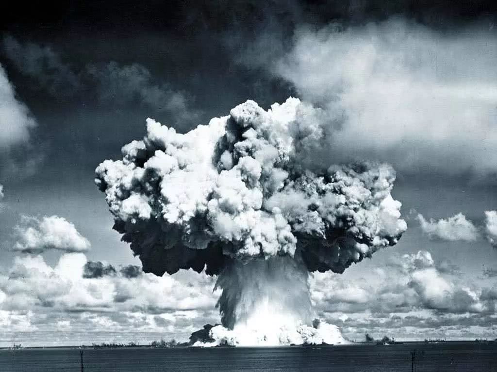 泳衣要买紧的还是刚好合适的,泳衣是建议买小还是买大