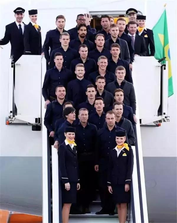 从姐弟恋到保姆上位世界杯球星背后的女人都不简单