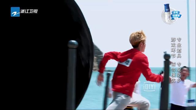 2018年鹿晗踢球,鹿晗雪地足球赛