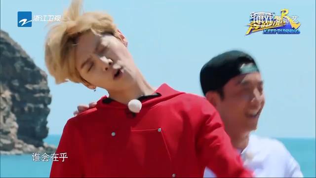 鹿晗奔跑说唱,鹿晗2018年踢球