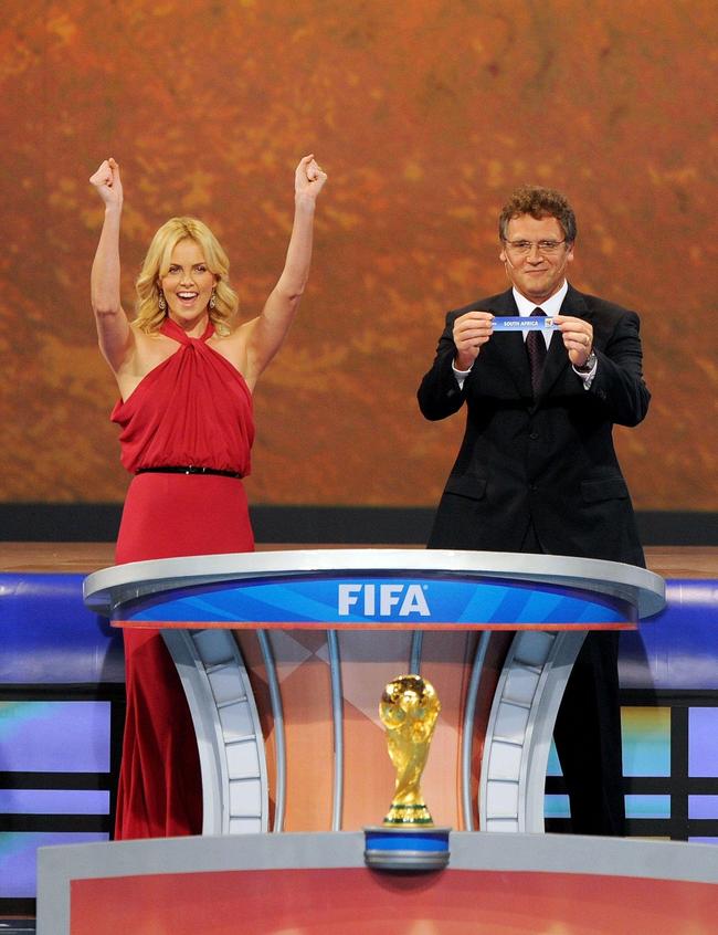 比世界杯还精彩的足球比赛,世界杯赛场高颜值女球迷惊艳镜头