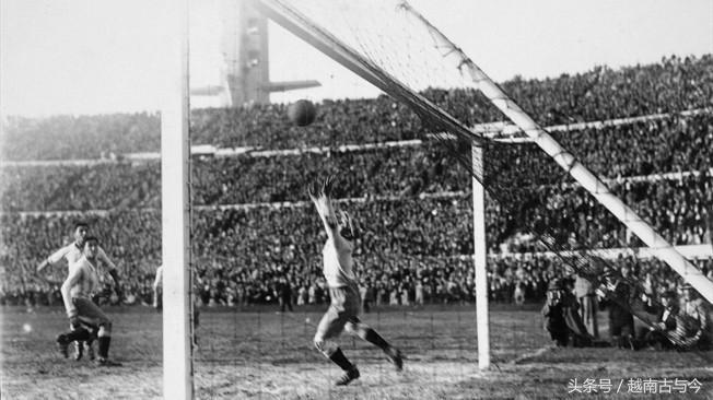 足球世界杯历届经典图片汇总,1930年世界杯真实影像