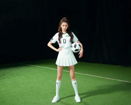 关晓彤世界杯,世界杯如何穿衣搭配好看