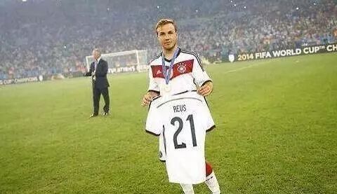 世界杯历史回顾经典瞬间再现,世界杯半决赛历史性珍贵时刻