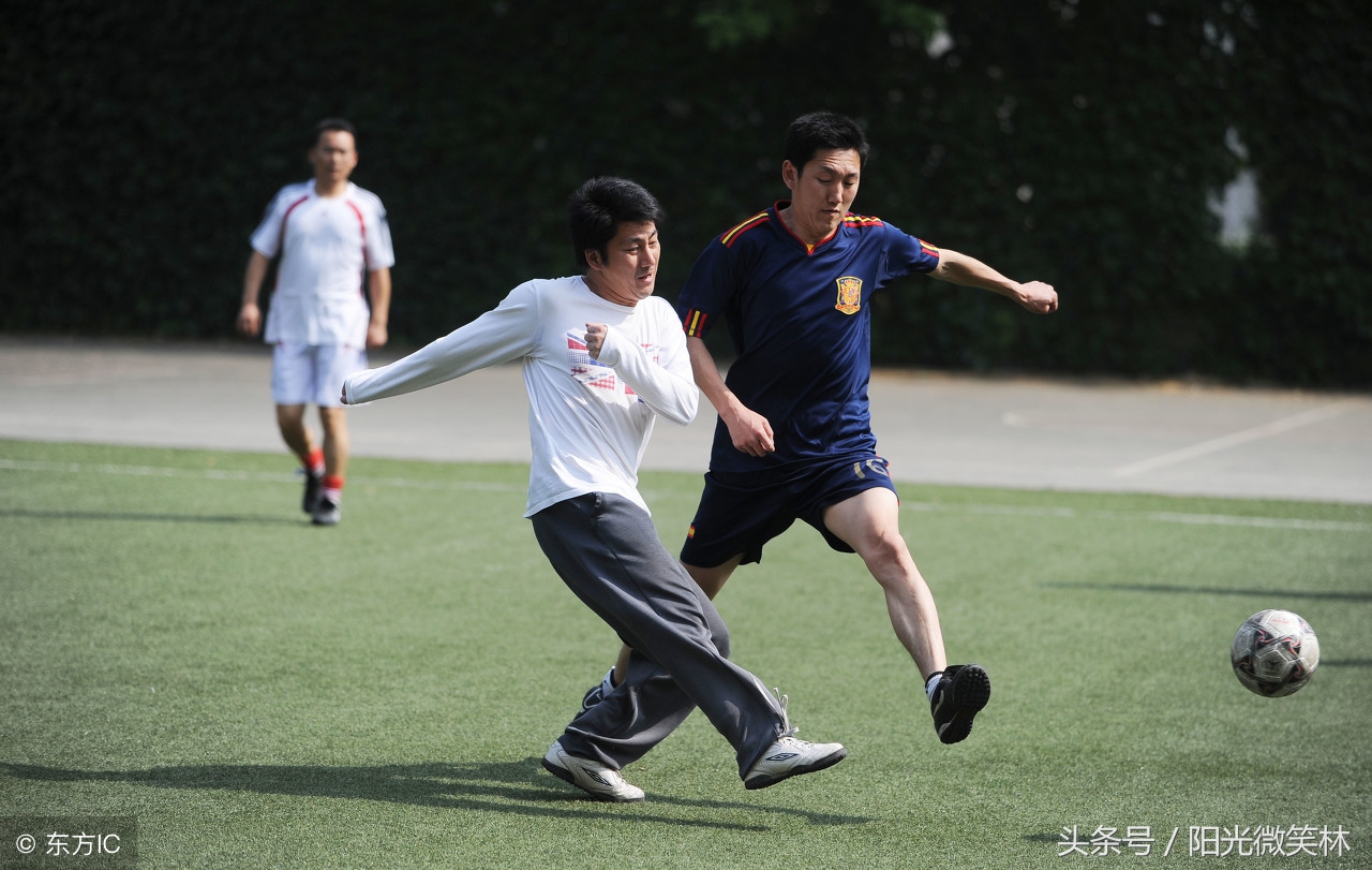 足球的魅力足球精彩时刻,世界杯足球与人生的文章