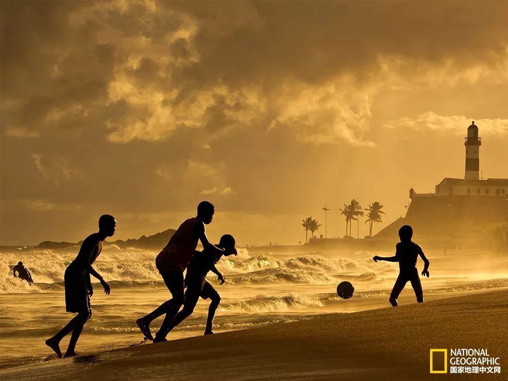 “对球当歌,人生几何”,看世界杯时为什么爱喝酒呢?