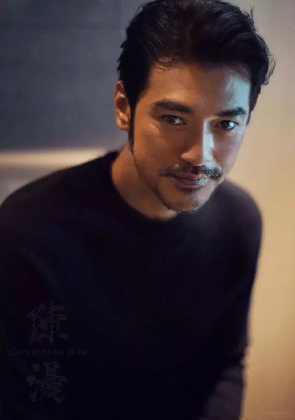 感谢tony老师拯救了一下我的发型,tony老师自己的头发怎么剪