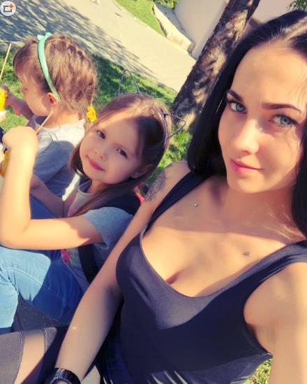 看完俄联邦足球宝贝，看女骑警