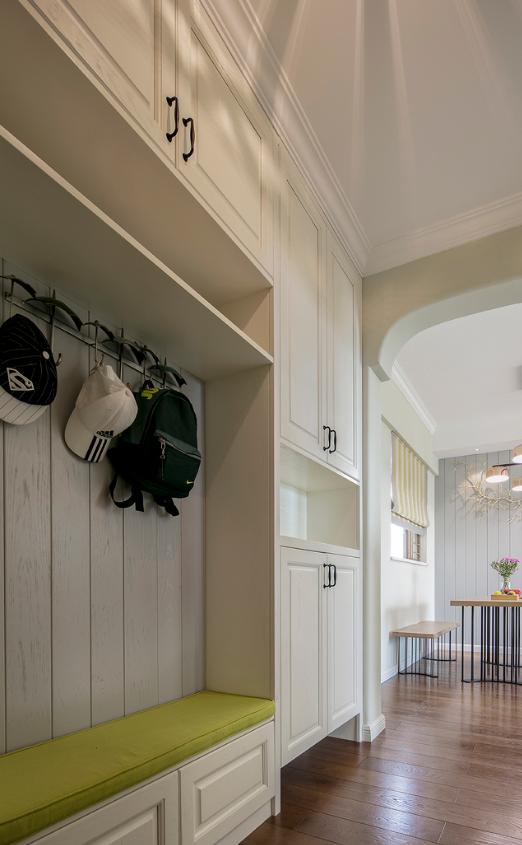 鞋柜只用来放鞋就太浪费了，看看别人家还能坐着换鞋，太实用了