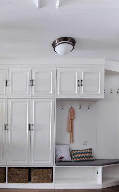 鞋柜只用来放鞋就太浪费了，看看别人家还能坐着换鞋，太实用了