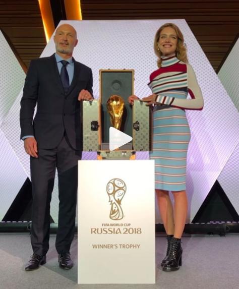 路易威登太子妃低V登上世界杯绿茵场，俄罗斯国宝超模长得像舒淇