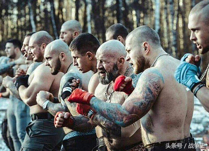 英国足球流氓夸自己战斗力高，这两国人笑了，莫斯科保卫战将再现