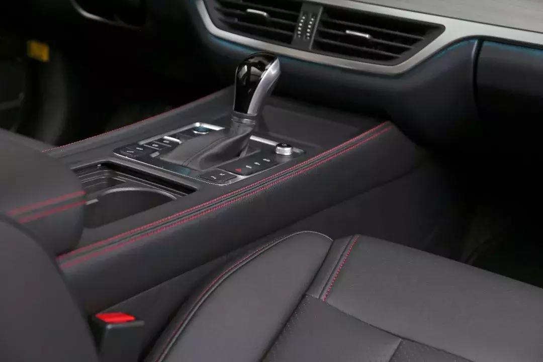 2021款比亚迪唐燃油版内饰图片,比亚迪唐plusdmi内饰