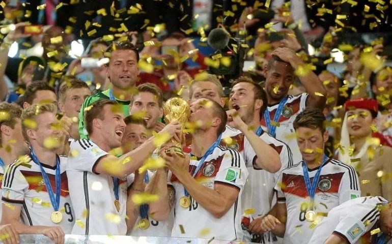 2018世界杯美女球迷闪耀赛场,2018世界杯女球迷惊艳时刻