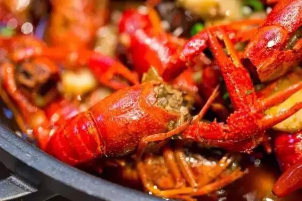 哈个啤酒玩个球！未来30天，青岛这个地方将燃炸你的胖友圈~