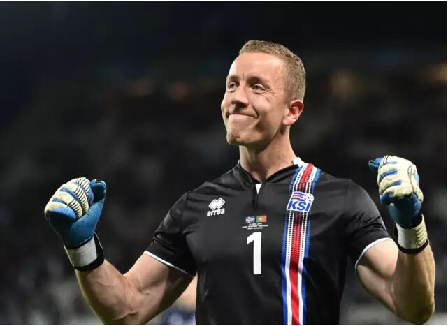 对梅西的精彩期待被冰岛导演守门员哈尔多松抢了风头，看下他的MV