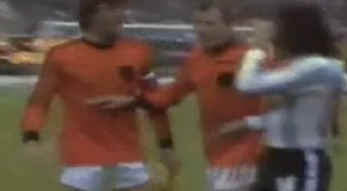 等待阿根廷足球的戈多-写在梅西对阵冰岛罚丢点球后