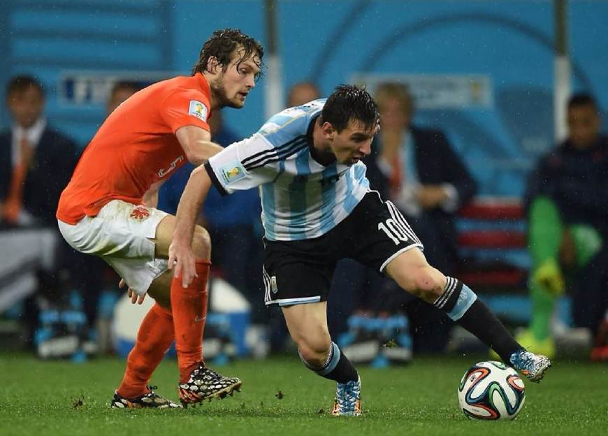 等待阿根廷足球的戈多-写在梅西对阵冰岛罚丢点球后