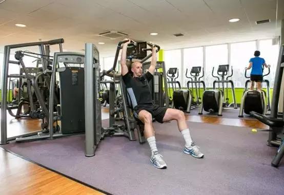 2022世界杯梅西点球被扑出,洛里为什么没把梅西点球扑出