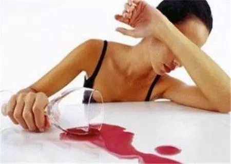 大姨妈有好多血块好不好,大姨妈提前颜色发黑有血块