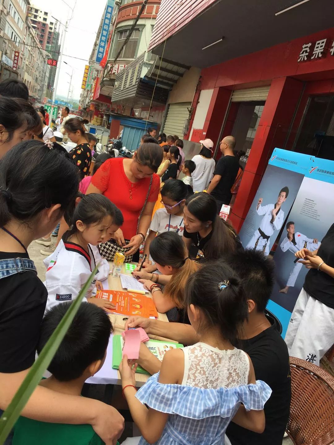 100元抵500元！赶快给孩子抢个名额，这个夏天一起去“踢馆”！