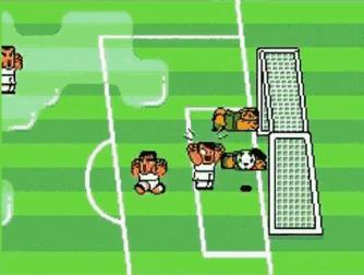 在这款比拼技巧的足球游戏中,所有玩家都努力“踢烂”对手的屁股